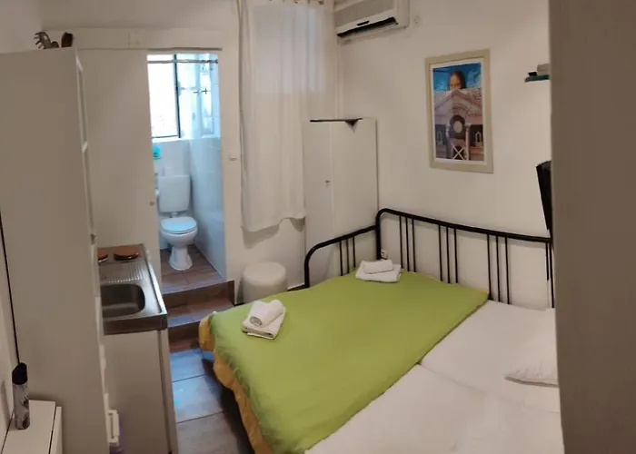 Garden Living Room, Cozy Split